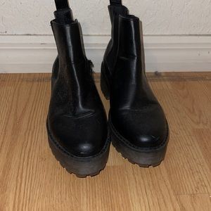 Chelasea boots